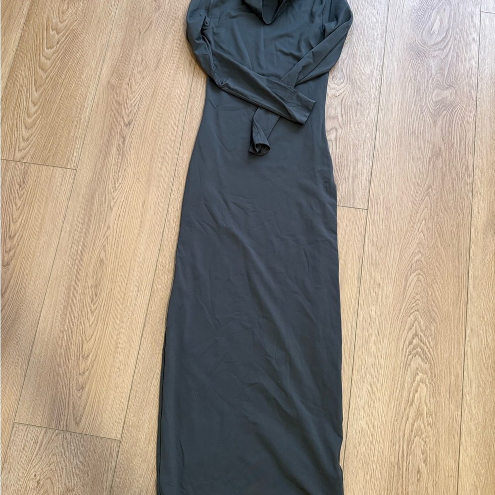 ARITZIA Green Contour Maxi Dress